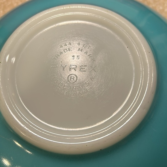 Pyrex vintage Amish Butterprint Conderella  bowls #444, 4Qt, #441, 1-1/2Qt - Picture 2 of 13